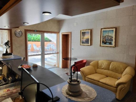 Bed And Breakfast La Rossa Umag Bagian luar foto