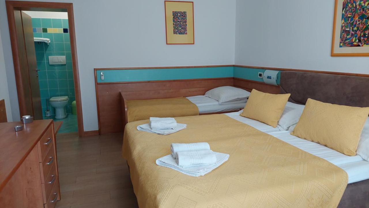 Bed And Breakfast La Rossa Umag Bagian luar foto